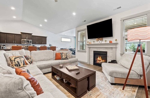 Meridian House | A Motown-Inspired Vinyl Retreat