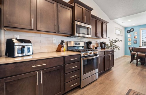 Meridian House | A Motown-Inspired Vinyl Retreat