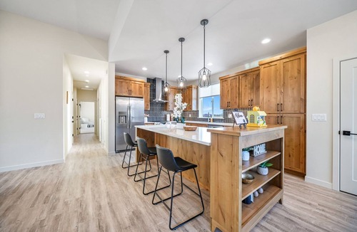 Corvallis House | A Newly-Built, Modern & Upscale Stay that is close to everything!