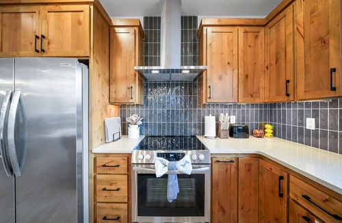 Corvallis House | A Newly-Built, Modern & Upscale Stay that is close to everything!