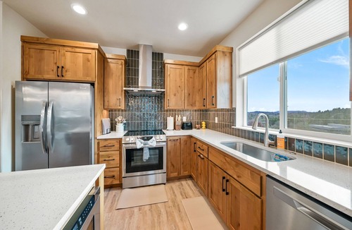Corvallis House | A Newly-Built, Modern & Upscale Stay that is close to everything!