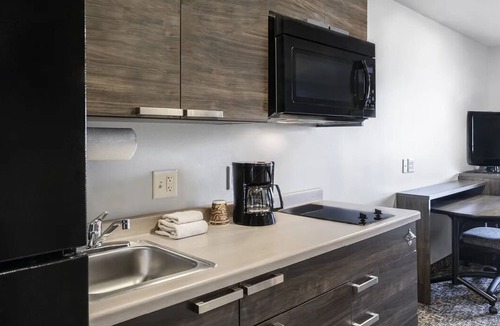 Wenatchee Hotel | A Perfect Base for Exploring Wenatchee – Spacious 2 - Room w/Full Kitchen