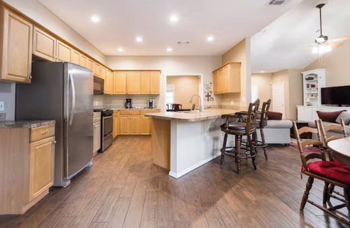 Ruston House | A quiet place to relax with family and close enough to everything you need.
