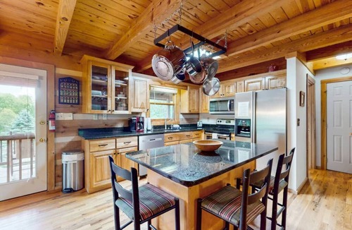 Seven Devils Cabin | A Sunrise Summit - 4BR, 3BA - Hot Tub, Pets