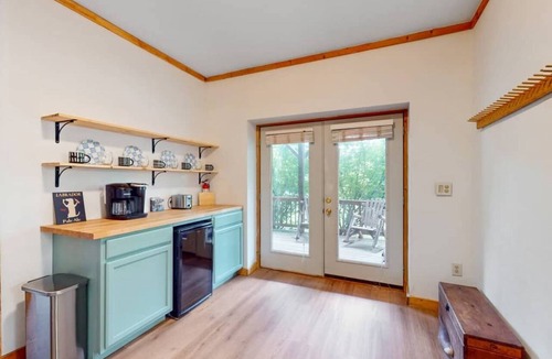 Seven Devils Cabin | A Sunrise Summit - 4BR, 3BA - Hot Tub, Pets
