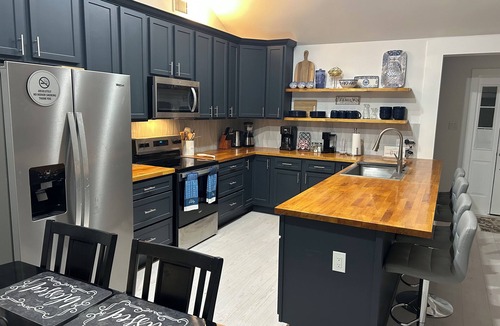Foley House | A Taste of Paradise Spacious 4BR/3BA retreat with a private pool