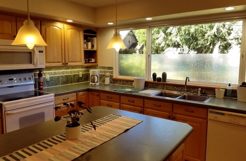 Stevenson House | A woodland retreat in Stevenson 6 minute walk to the beach