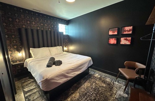 Downtown Louisville Hotel | A12 The Upper Paddock Pick 6 Suite