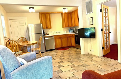 Ashland Cottage | ABBOTT'S COTTAGES- Cardinal cottage. 1 bedroom/1 bath, short walk to downtown!