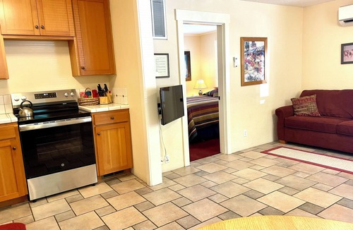 Ashland Cottage | ABBOTT'S COTTAGES- Cardinal cottage. 1 bedroom/1 bath, short walk to downtown!