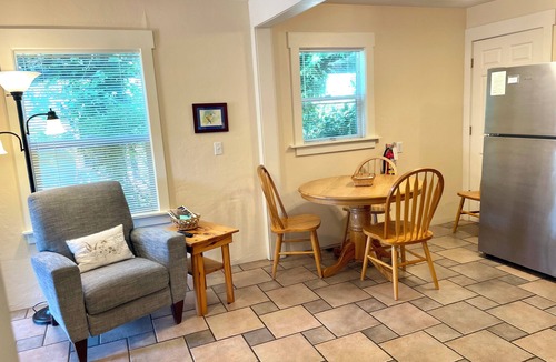 Ashland Cottage | ABBOTT'S COTTAGES- Cardinal cottage. 1 bedroom/1 bath, short walk to downtown!
