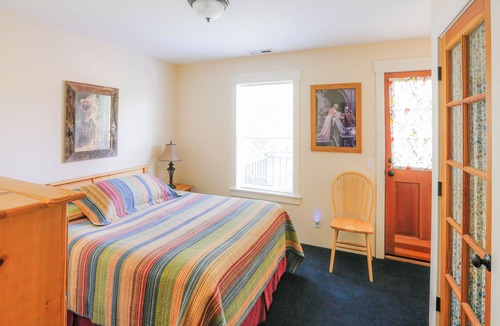 Skidmore Academy Historic District House | ABBOTT'S COTTAGES- The Bluejay. 3 bedroom/2 bath in walking distance to downtown