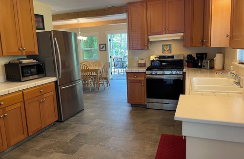 Ashland Cottage | Abbott's Cottages- The Raven. Two bedroom cottage just two blocks to downtown.