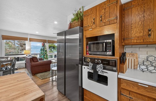 Cascade House | Above Par - Quiet & Private Retreat | Parking + Lake Views