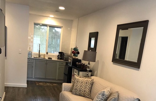 Puyallup House | Absolutely gorgeous 2 story Loft, Modern and Quiet in Puyallup, WA
