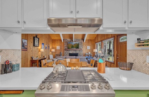 Overlook Park House | AC, Pet friendly, family friendly, great location!