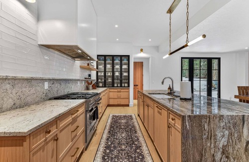 McCall House | Acorn Alley- brand new- sleeps 12