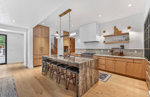 McCall House | Acorn Alley- brand new- sleeps 12