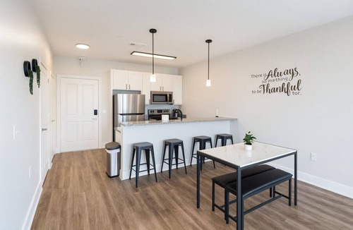 Glen Iris Apartment | Across from UAB|Spacious Retreat 02C