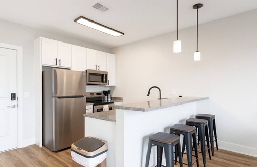 Glen Iris Apartment | Across from UAB|Spacious Retreat 02C