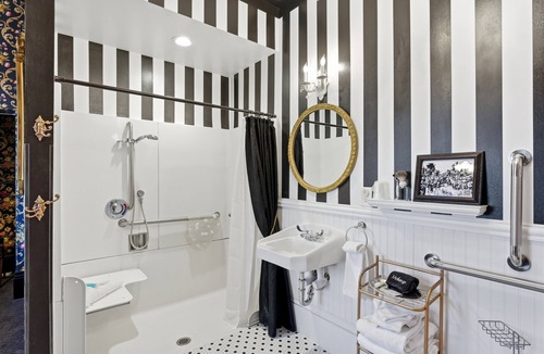 Heber Bed & Breakfast | ADA accessible Victorian 1-br in Boutique B&B