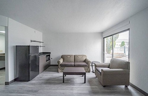 Chubbuck Apartment | ADA Queen|Kitchen|Nsmk