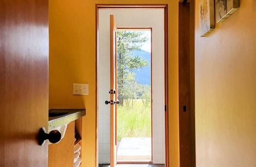 Mazama Cabin | Adeline - cute Mazama meadow cabin with sauna