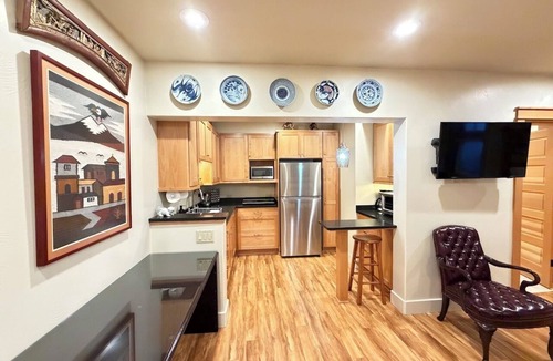 Ashland Apartment | Adjacent to Downtown Ashland and Lithia Park, Lithia Park Suite 3