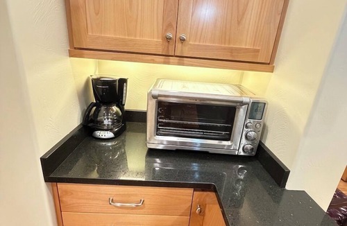 Ashland Apartment | Adjacent to Downtown Ashland and Lithia Park, Lithia Park Suite 3