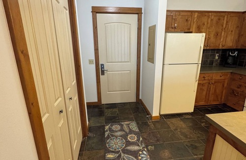 Kellogg Condo | Adjoining studio also available - Gondola View!