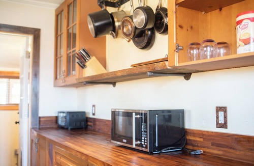 Custer House | Adorable 1 bed house with AC in charming small-town Custer