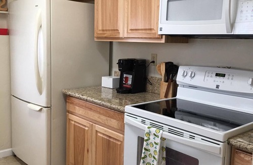 Grants Pass Cottage | Adorable 2 bedroom 1 bath Craftsman Cottage in Downtown Grants Pass