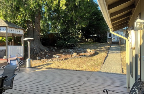 Bonney Lake House | Adorable 3-bedroom Island Home in Bonney Lake
