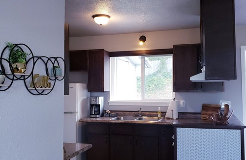 Grants Pass House | Adorable and comfortable private guest home located minutes from the hospital