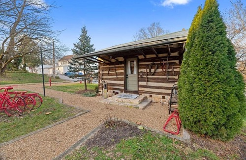 Augusta House | Adorable Augusta Cabin