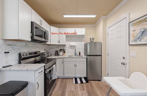Mercer Island House | Adorable home with AC walking to downtown and park