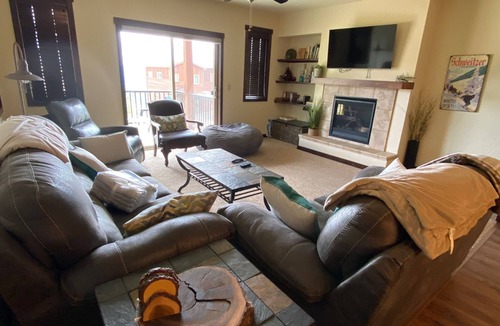 Sandpoint House | Adventure Awaits: Ski-In/Out Retreat with Spa, Steps from Schweitzer Village!