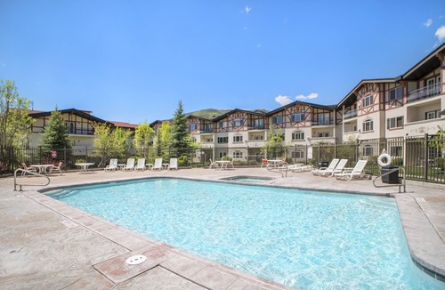 Midway Villa | Adventure Hub~Backcountry Ski|Snowmobile|Scuba Diving Villa 3035-1