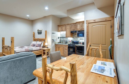 Island Park Cottage | Adventurer's Studio ~ 20 Mi to West Yellowstone!