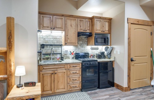 Island Park Cottage | Adventurer's Studio ~ 20 Mi to West Yellowstone!