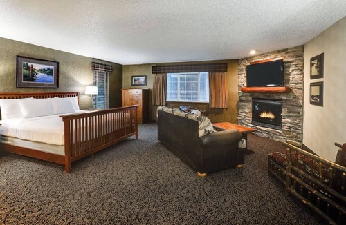 St. Joseph Hotel | Adventurous Suites, Bar & Shuttle to Rocrans Airport Nearby | 2 Units