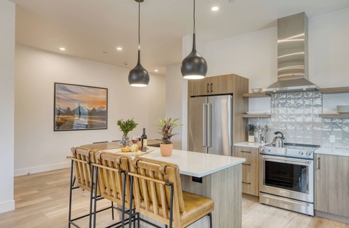 Bend House | Aerie Modern 4 Unit Buyout | 4 Units w/Hot Tub + Mountain Views | Near Downtown