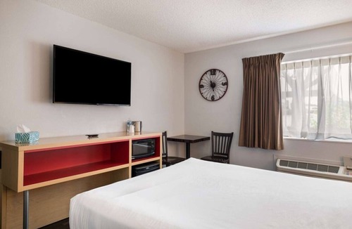 Ontario Hotel | Affordable Getaway! Indoor Pool, Pets Allowed, Free Breakfast, Free Parking