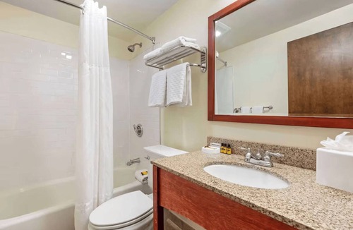 Eagle Hotel | Affordable Mountain Stay 5-Mins to Brush Creek | Pool & Breakfast | Pet Friendly