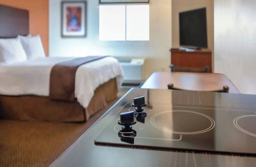 Bismarck Hotel | Affordable Studio Close to Trails, Art + Missouri River Cruises Fun