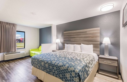 Lovington Hotel | Affordable Suite Perfect for Romantic Couple Getaway Near Downtown