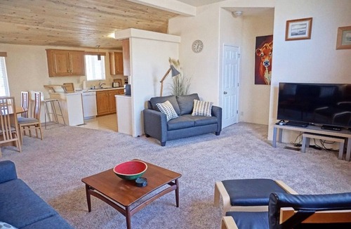 Ticaboo House | Air Conditioning - Close to Lake Powell & Bullfrog Marina + OHV Trails near home