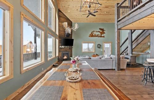 Island Park House | Alaskan Moose - Yellowstone, Hot Tub, Fire Pit
