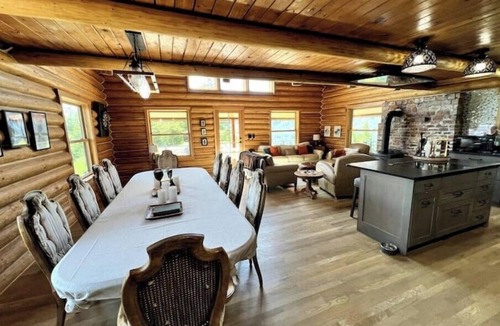 Eatonville House | Alder Lake Retreat Near Mt. Rainier, Sleeps 10, Swimming Pond, Jacuzzi, A/C,