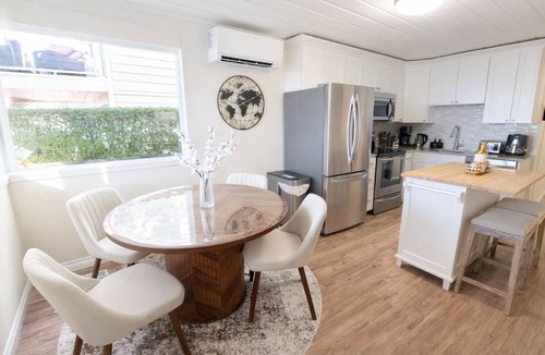 Alki House | Alki Beach Waterfront Retreat w/AC & Mountain Views